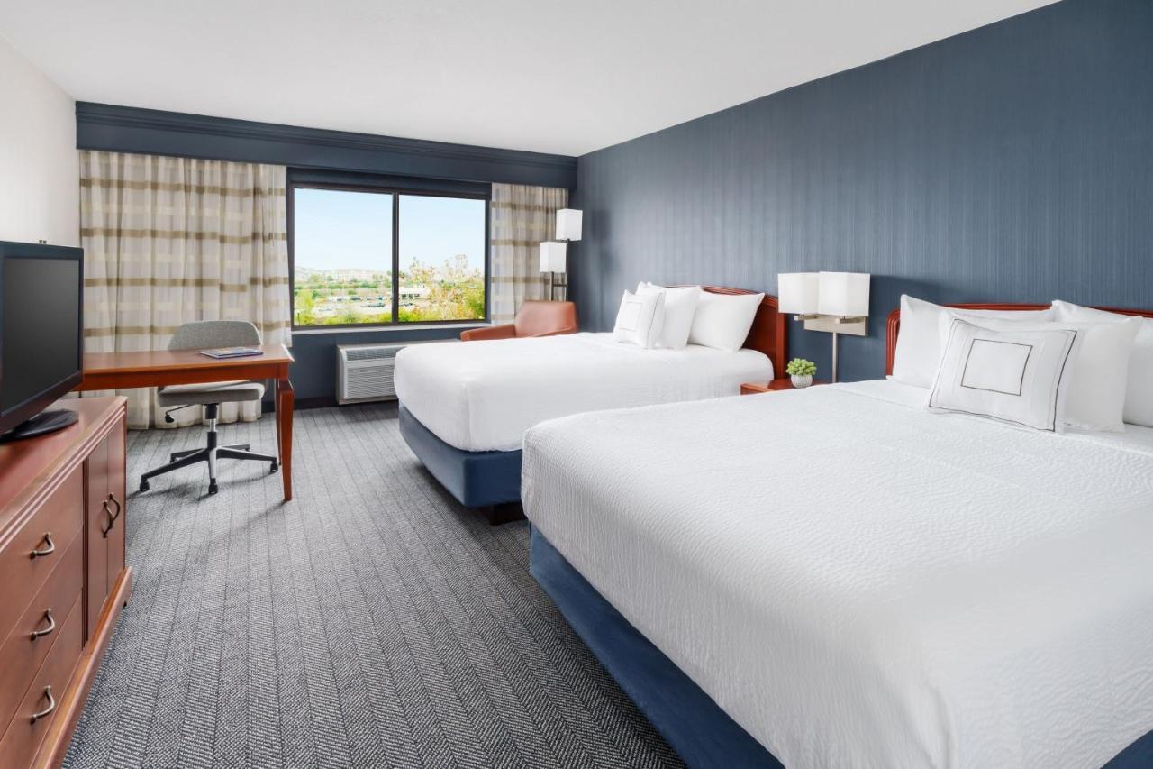 Courtyard By Marriott Sacramento Folsom Hotel Exterior photo
