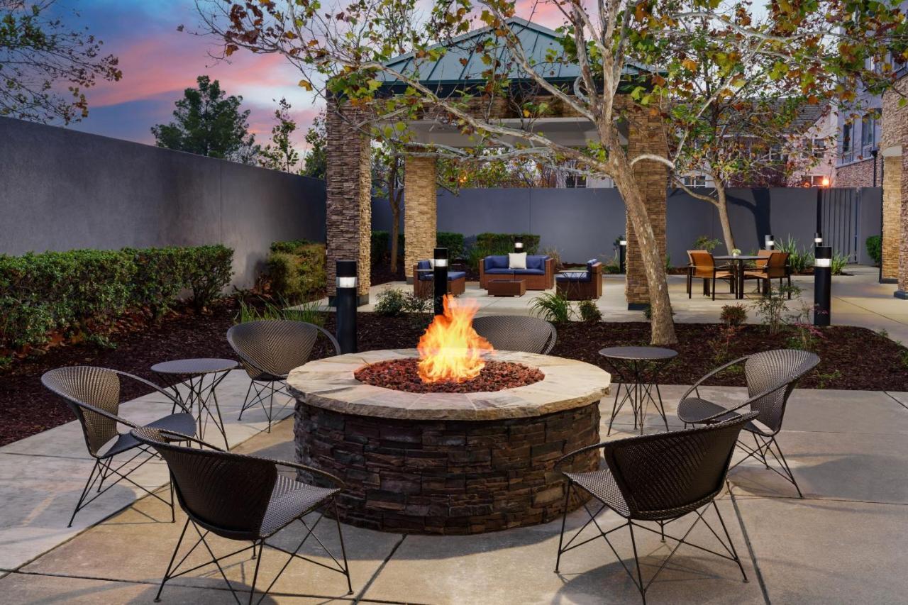 Courtyard By Marriott Sacramento Folsom Hotel Exterior photo