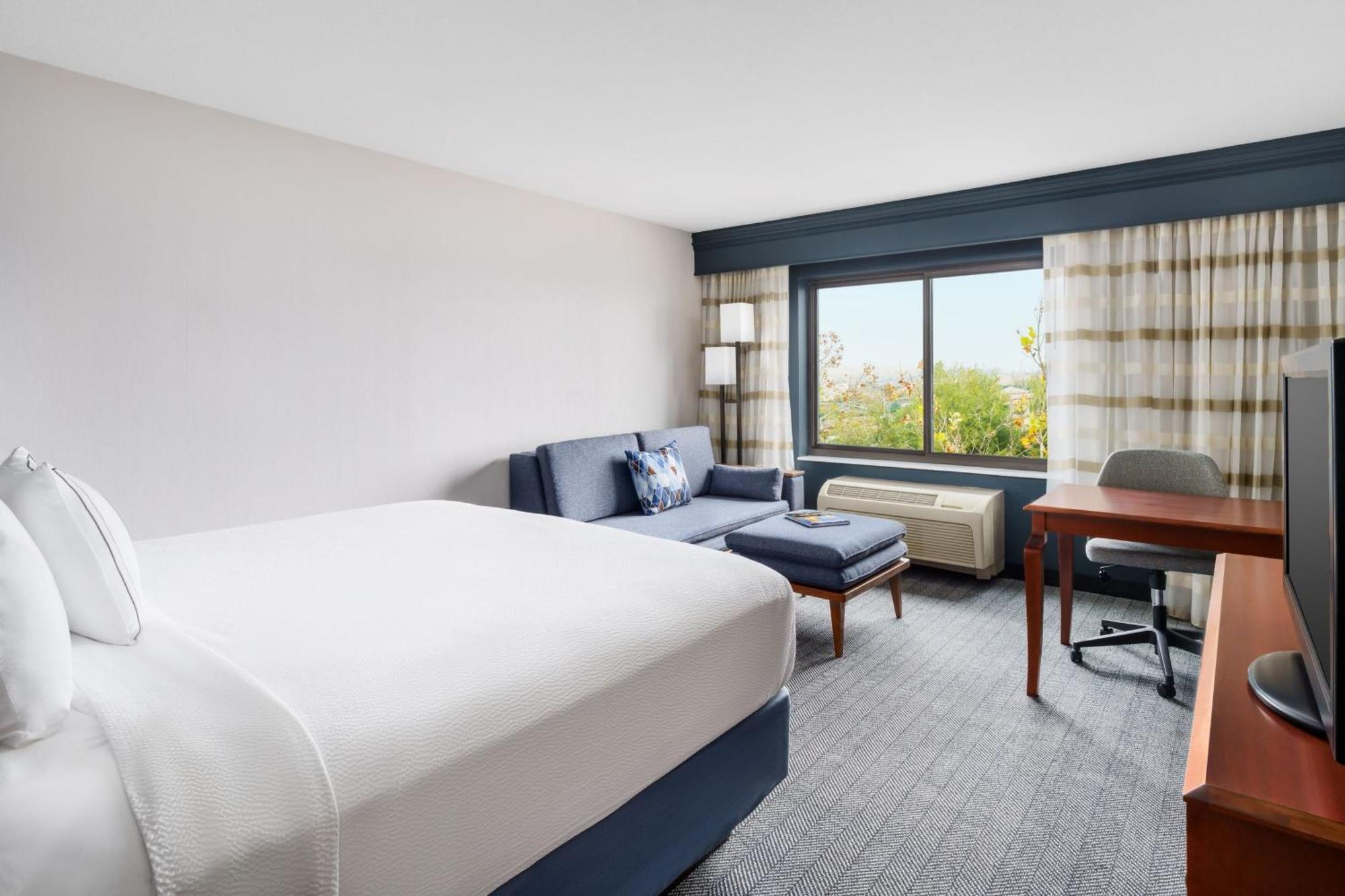 Courtyard By Marriott Sacramento Folsom Hotel Exterior photo