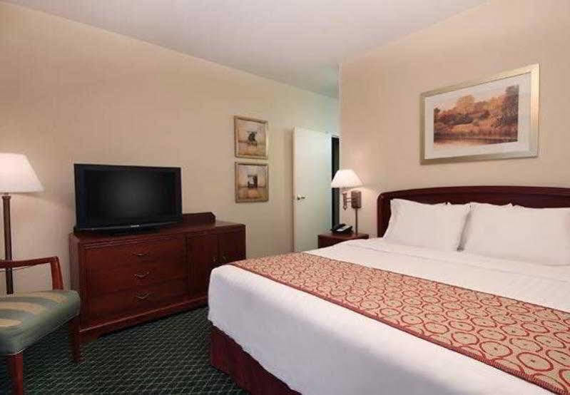 Courtyard By Marriott Sacramento Folsom Hotel Exterior photo